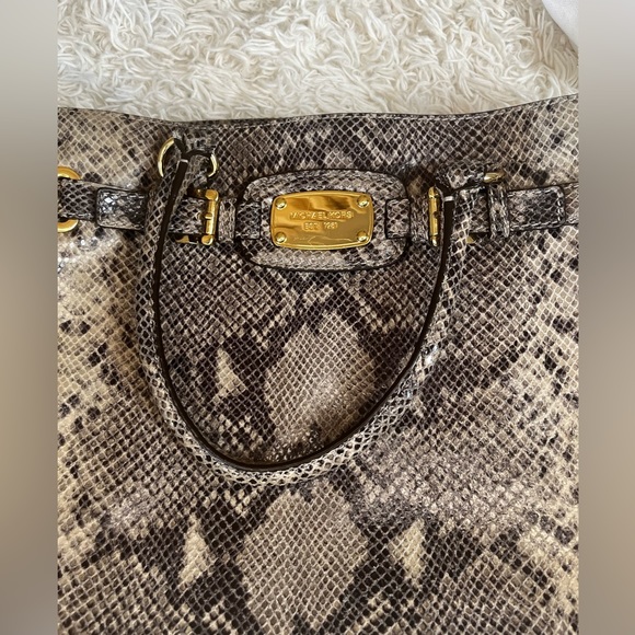 MICHAEL KORS Hamilton Large Python Sectional Bag - Picture 12 of 12